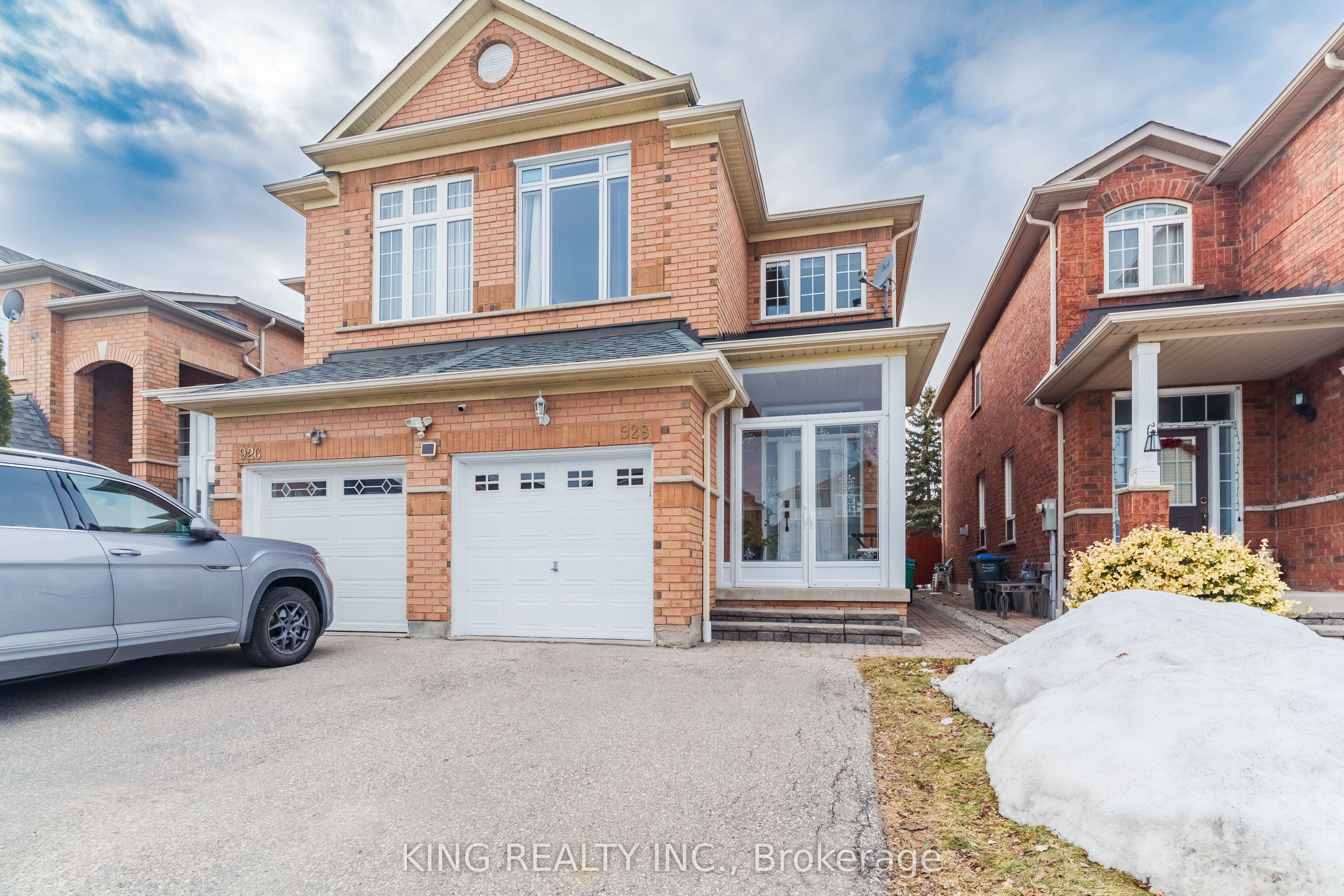 928 Ledbury Crescent Property Photo 1
