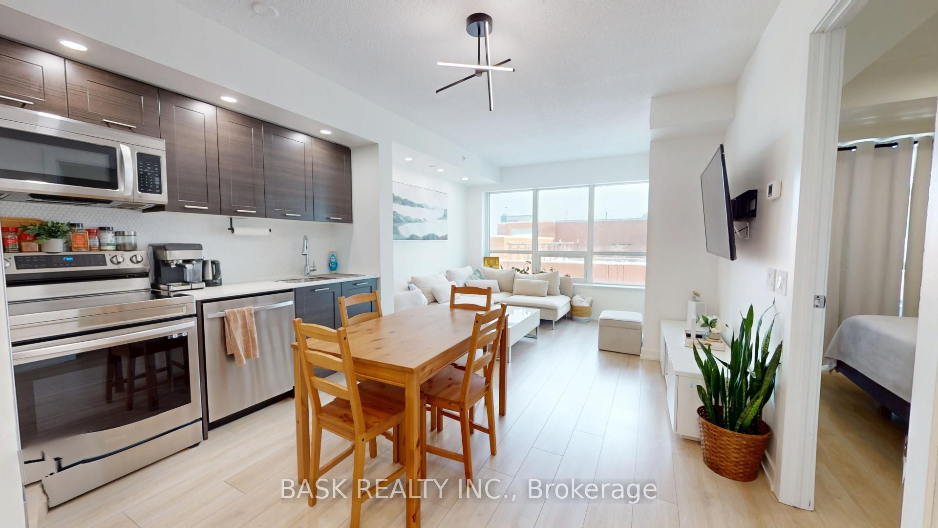 #406 - 2220 Lake Shore Boulevard Property Photo 1