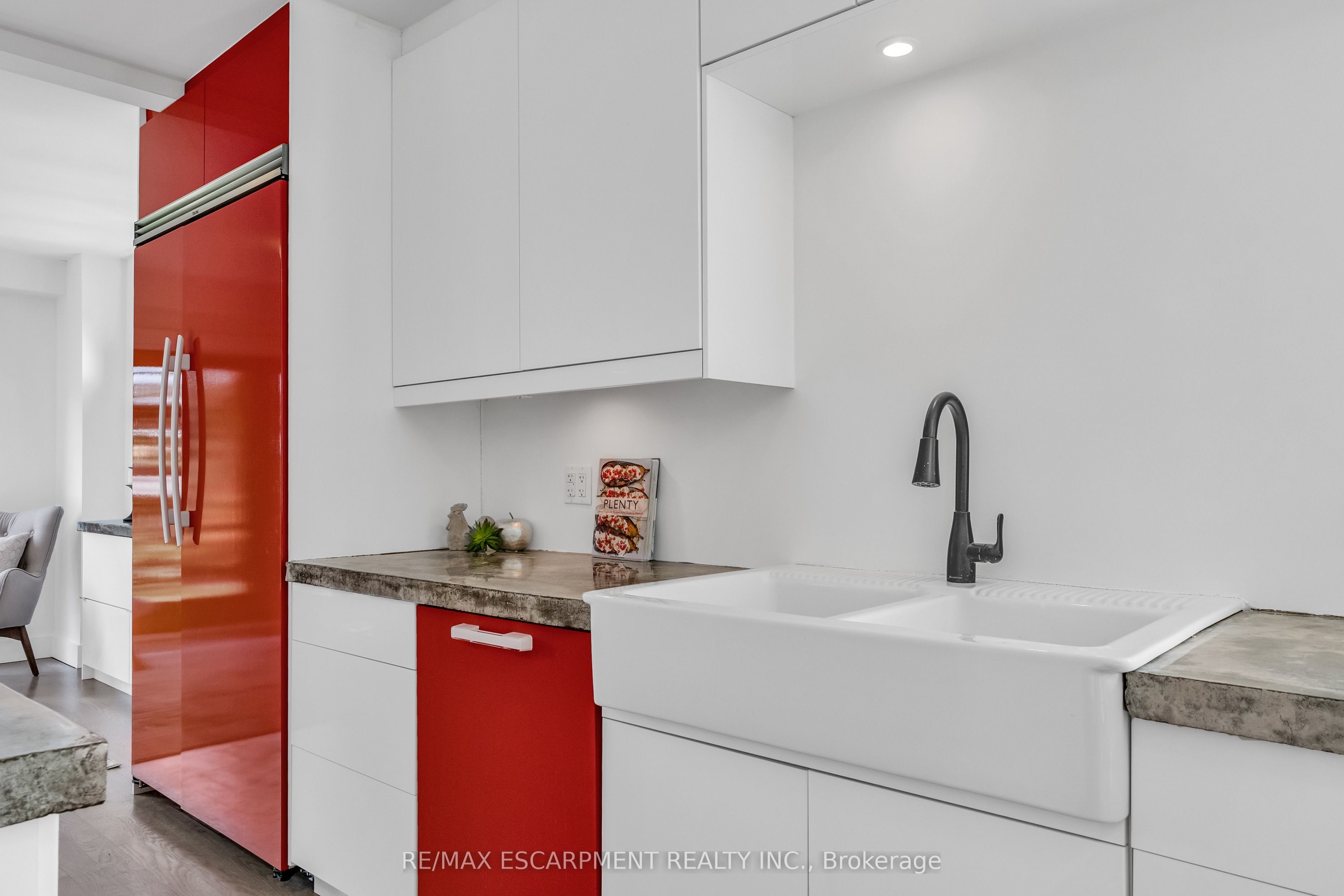 365 Delaware Avenue Property Photo 15