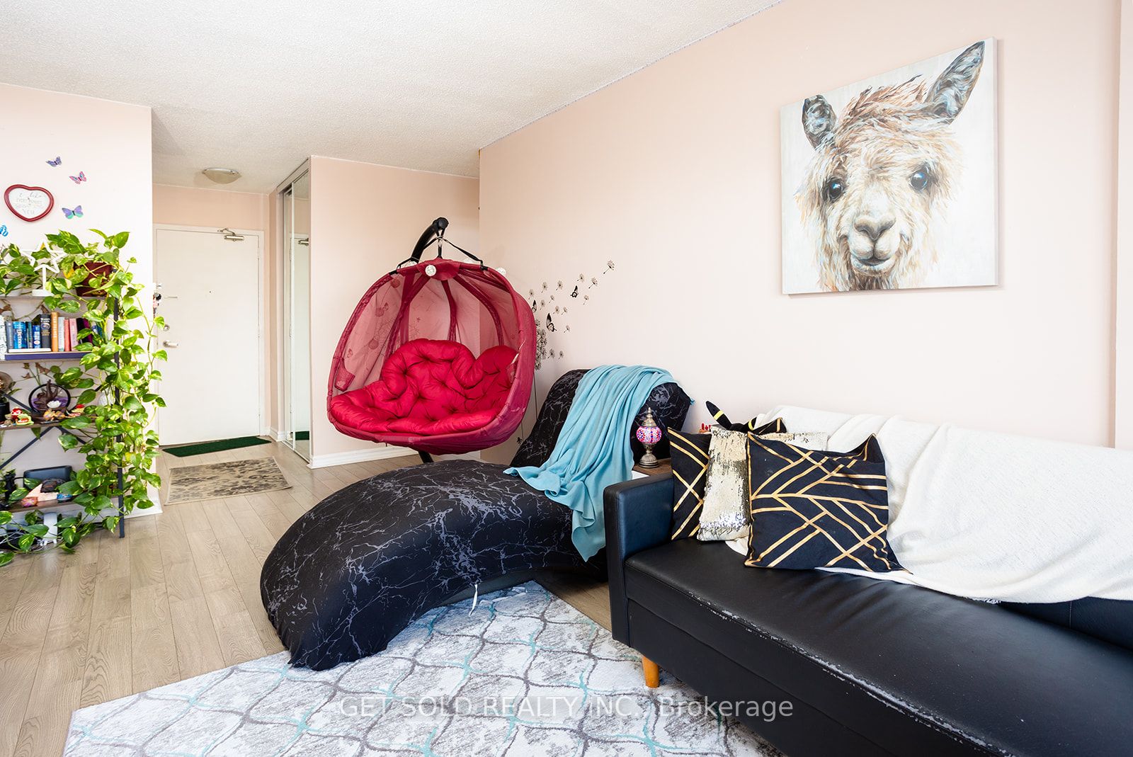 #1109 - 335 Driftwood Avenue Property Photo 2