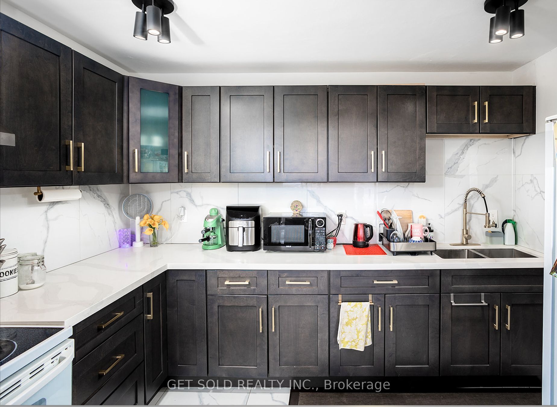 #1109 - 335 Driftwood Avenue Property Photo 5