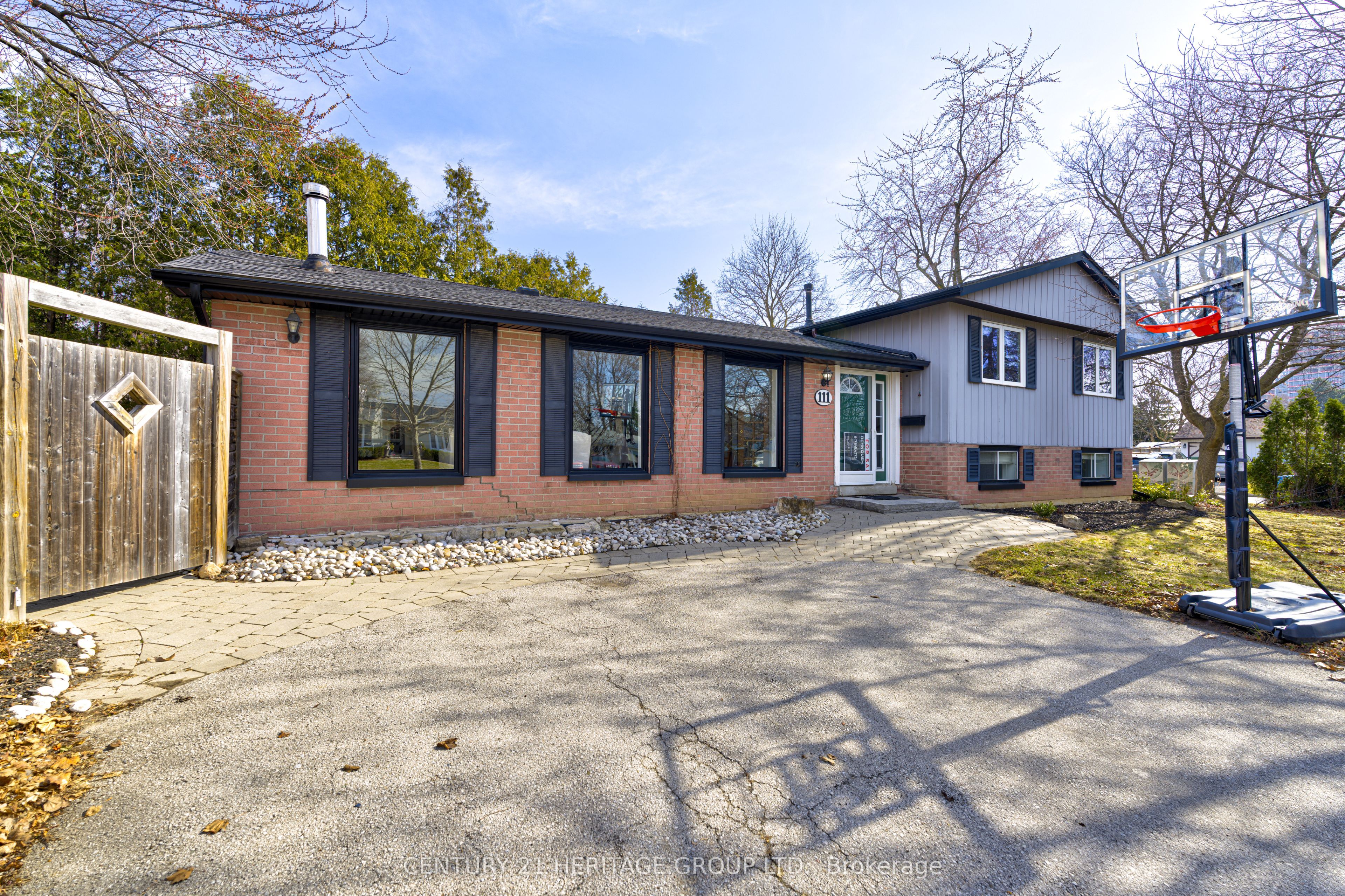 111 Lorne Scots Drive Property Photo
