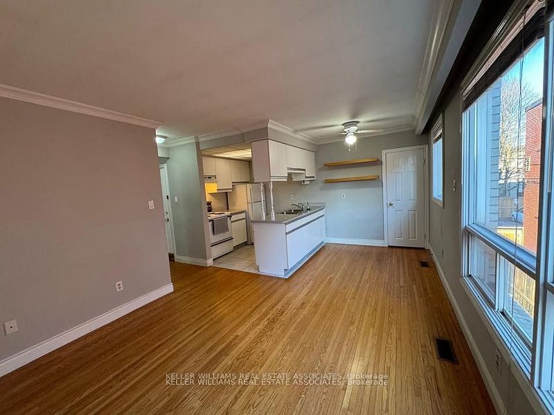 308 Lakeshore Road E 2 Property Photo 2