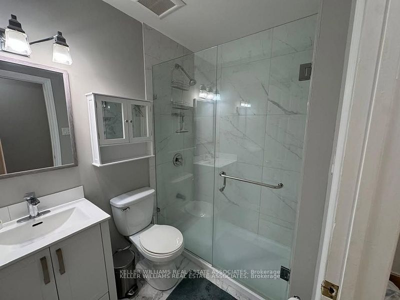 308 Lakeshore Road E 2 Property Photo 6