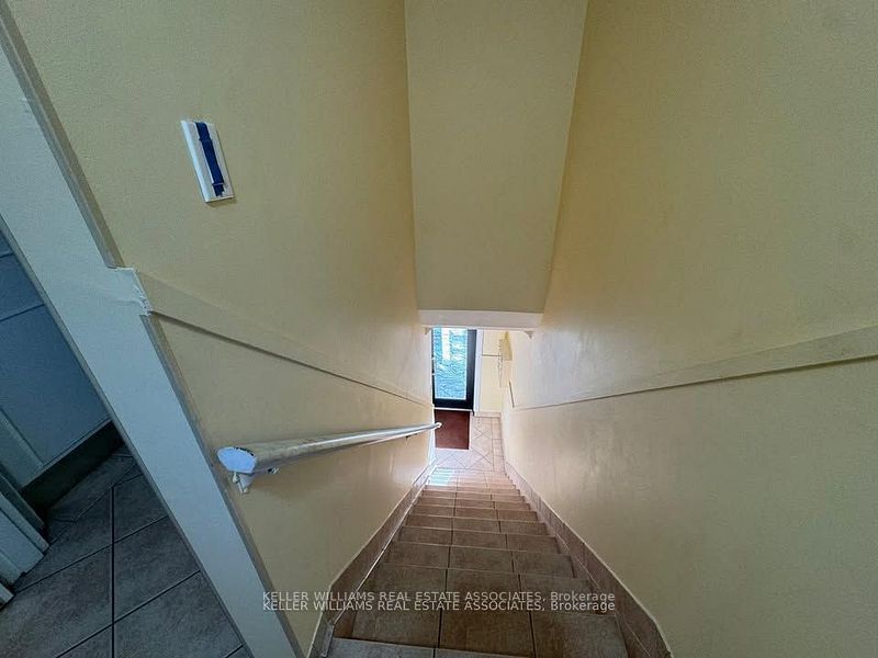 308 Lakeshore Road E 2 Property Photo 8