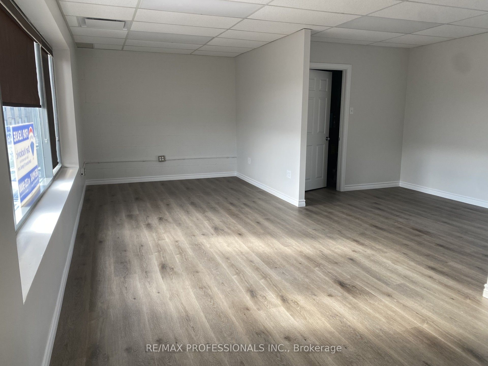 #34 - 300 New Toronto Street Property Photo 5