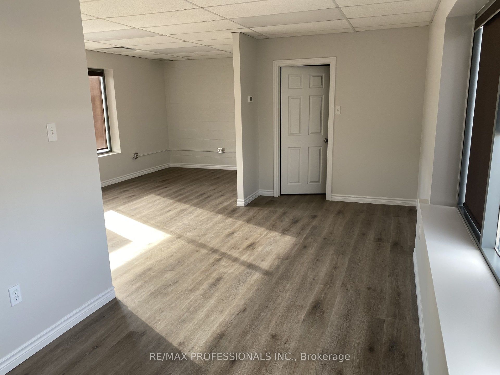 #34 - 300 New Toronto Street Property Photo 6