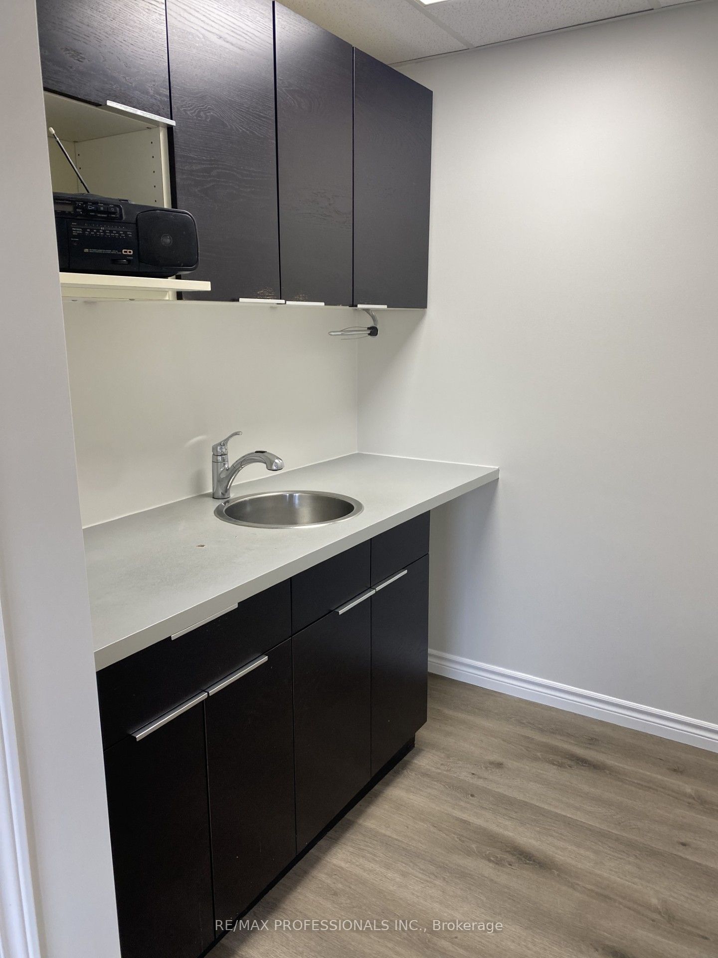#34 - 300 New Toronto Street Property Photo 8