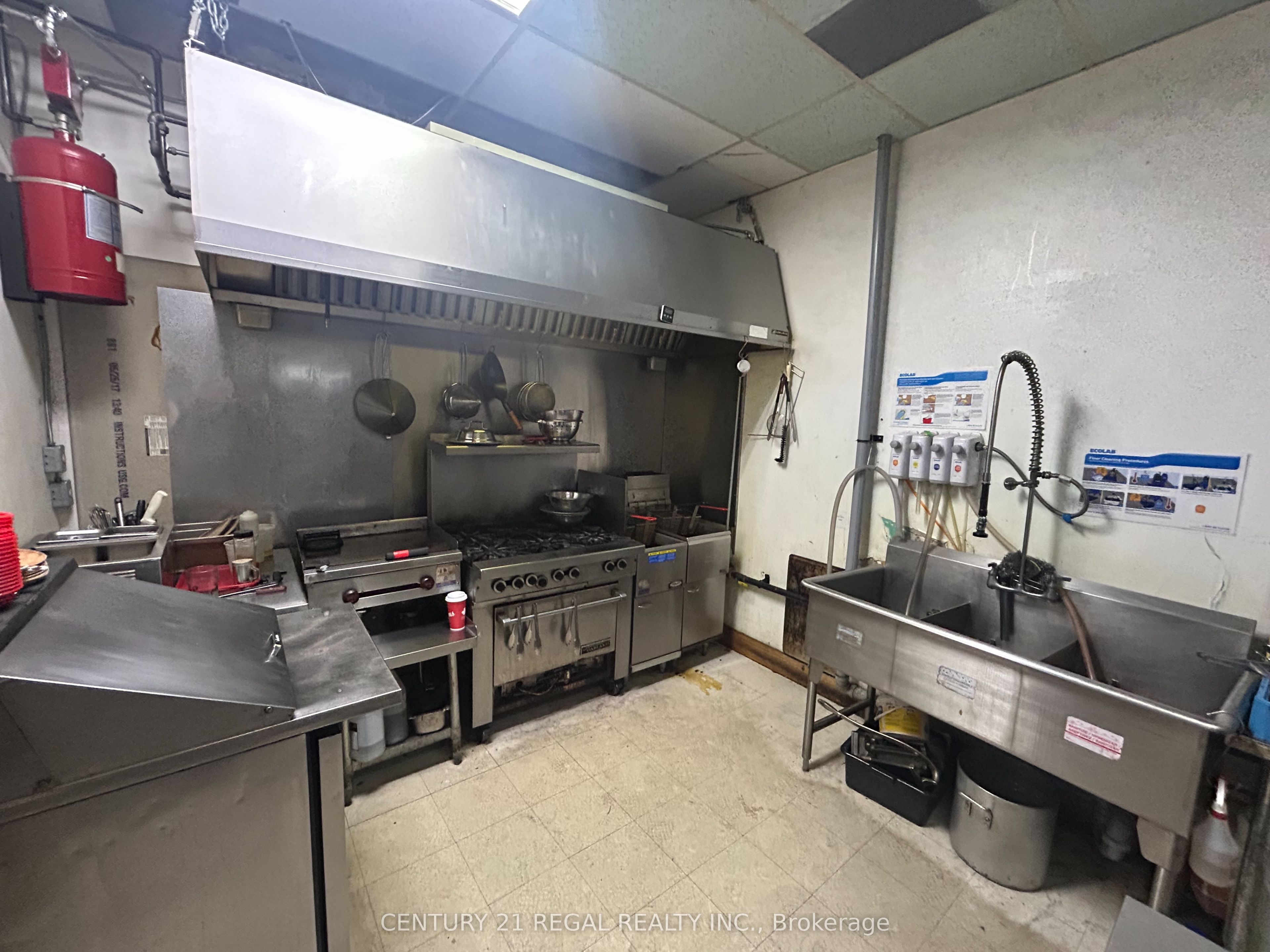 962 Bloor Street Property Photo 8