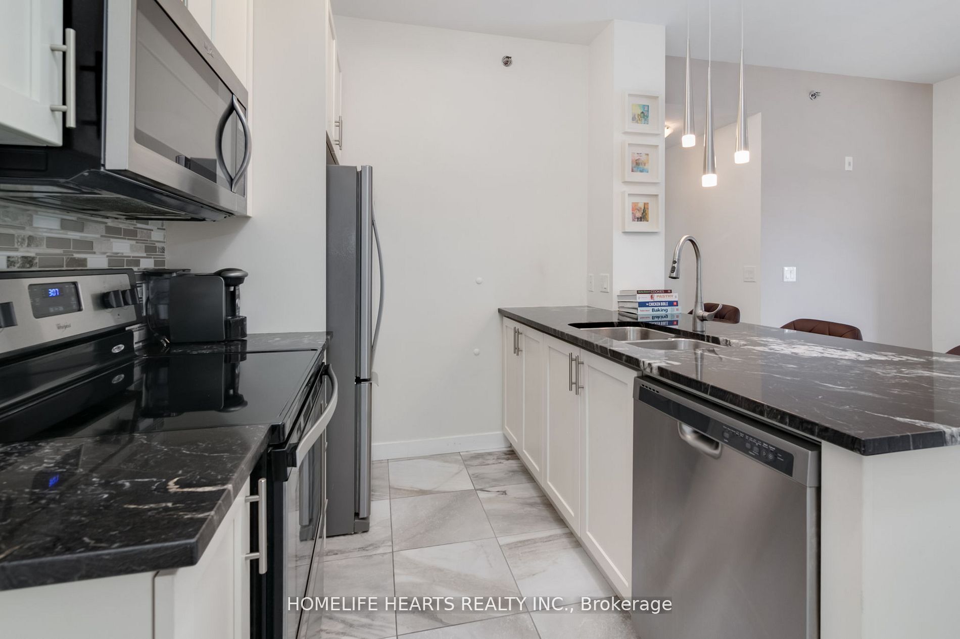 #303 - 2486 Old Bronte Road Property Photo 8