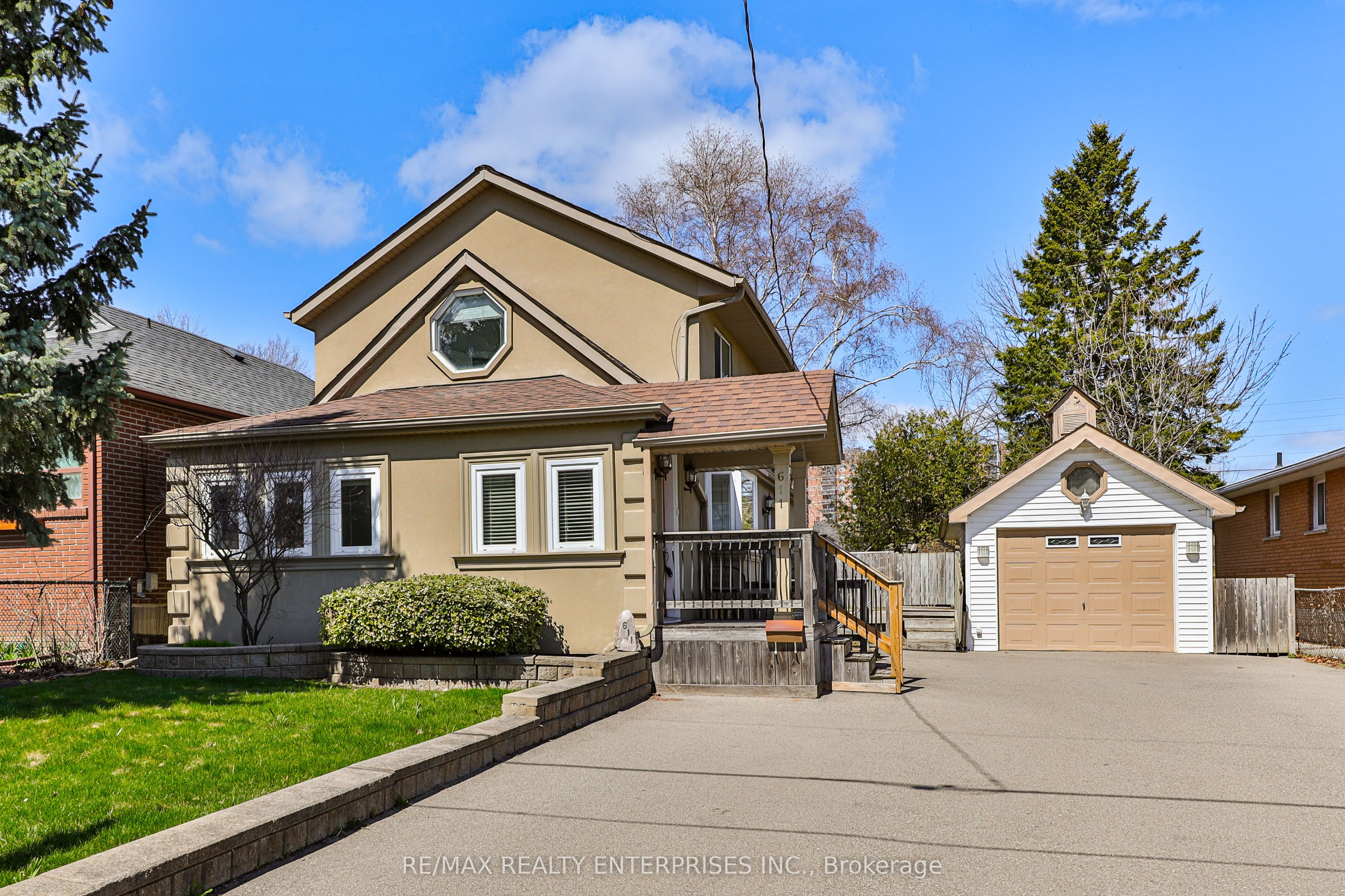 611 Byngmount Avenue Property Photo 1