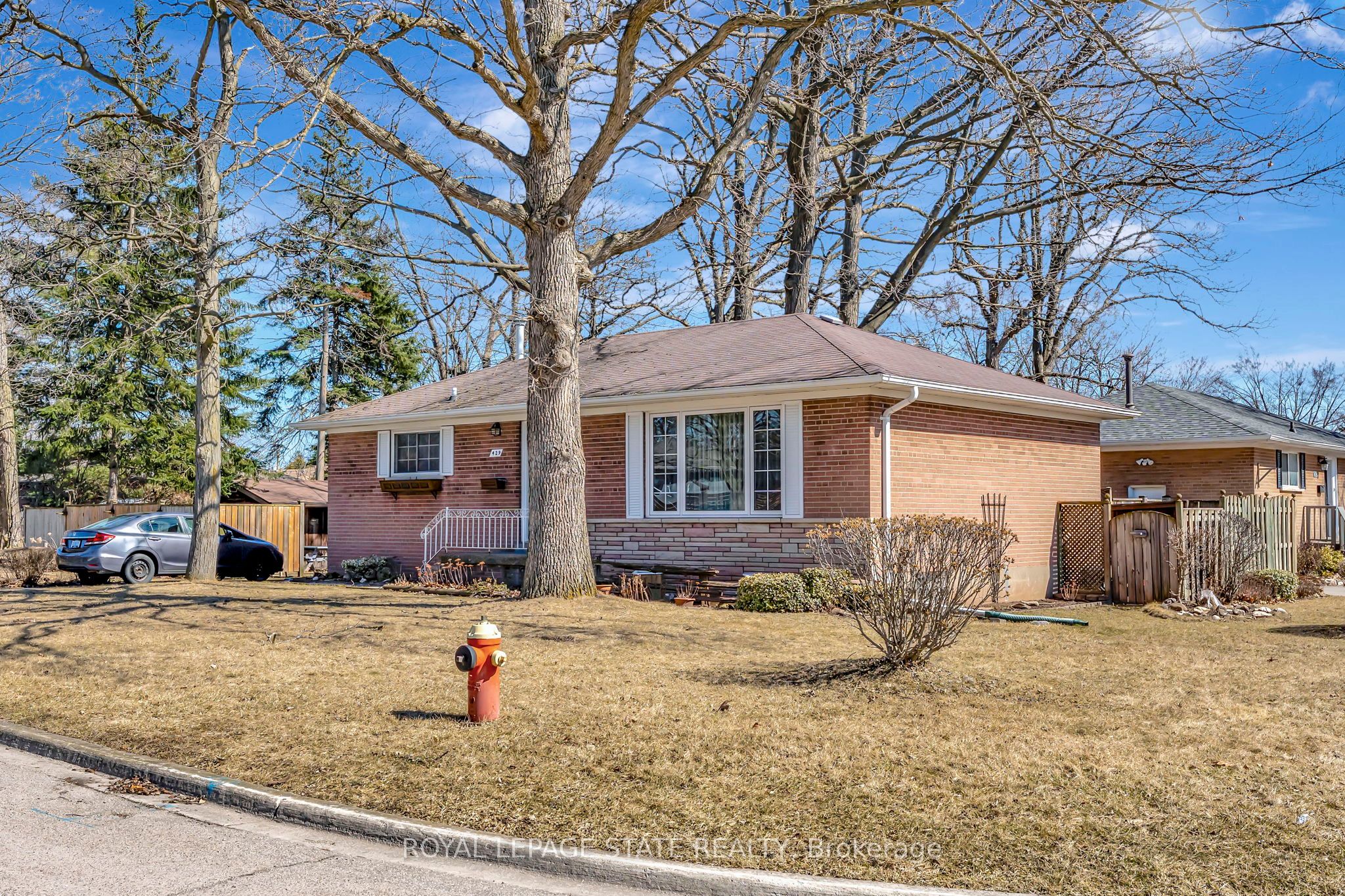 429 Norrie Crescent Property Photo 3