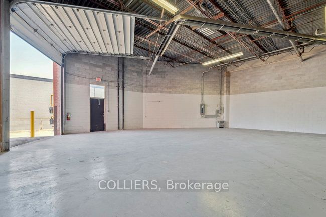 #5 - 3181 Wolfedale Road Property Photo 4