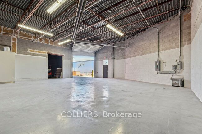 #5 - 3181 Wolfedale Road Property Photo 6
