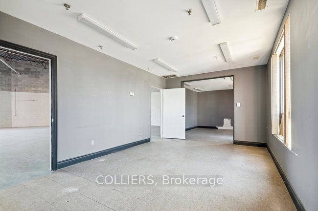 #5 - 3181 Wolfedale Road Property Photo 10