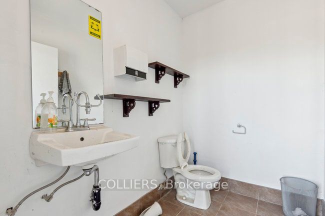 #5 - 3181 Wolfedale Road Property Photo 16
