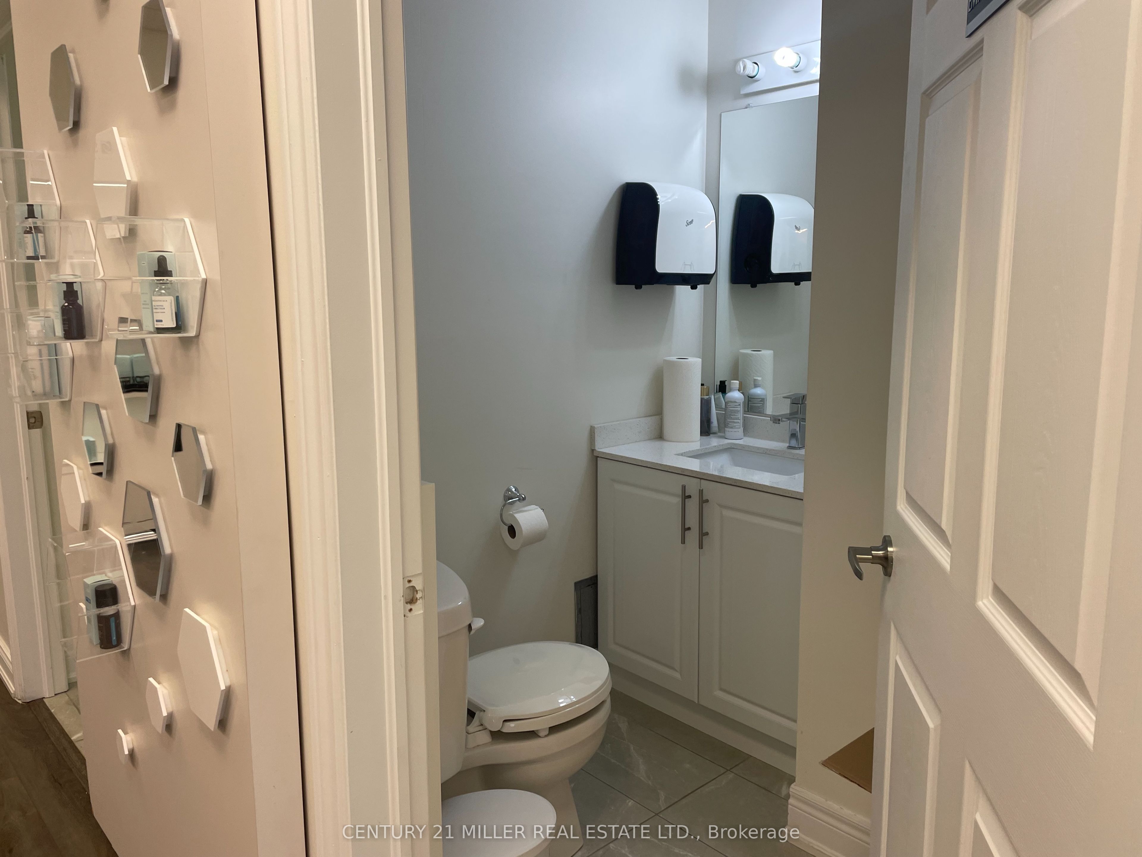 #101 - 4125 Upper Middle Road Property Photo 5