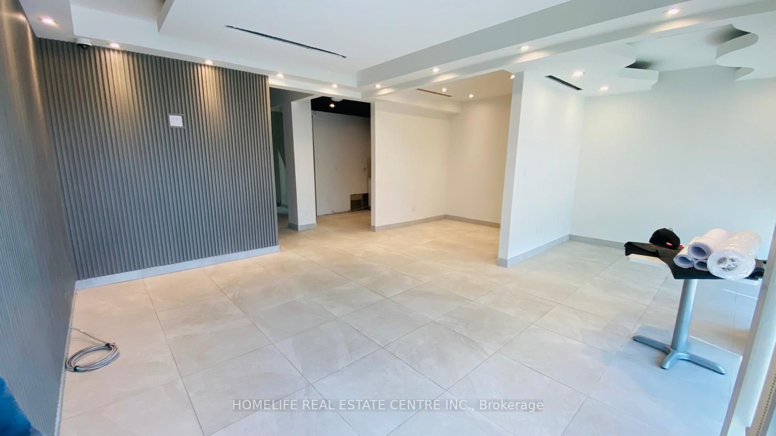 #9 - 5250 Solar Drive Property Photo 2