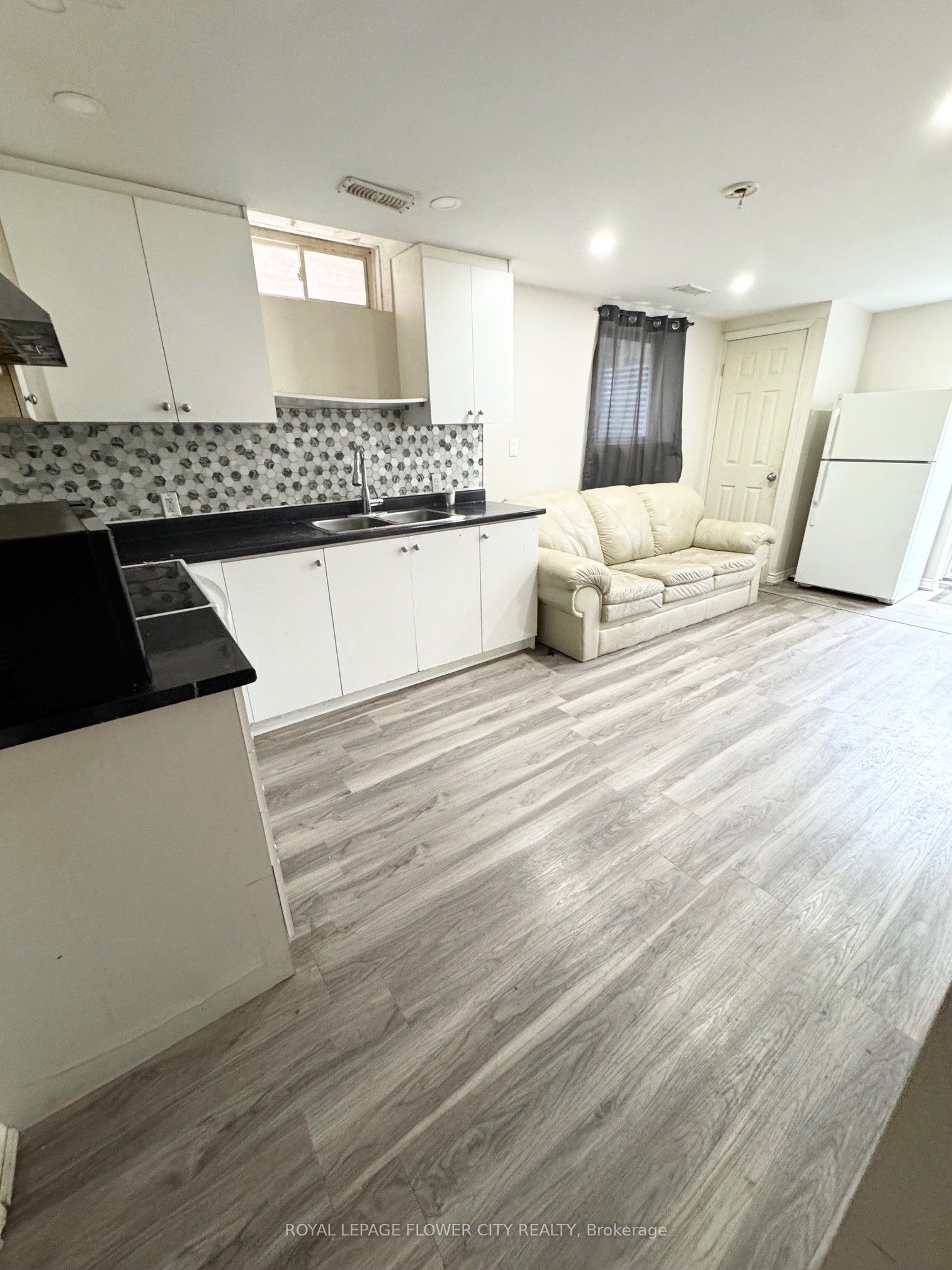 18 Copeland Road Property Photo