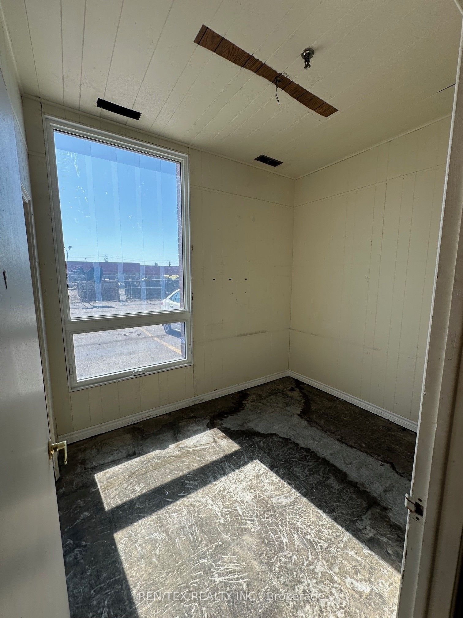 #15 - 4101 Weston Road Property Photo 4