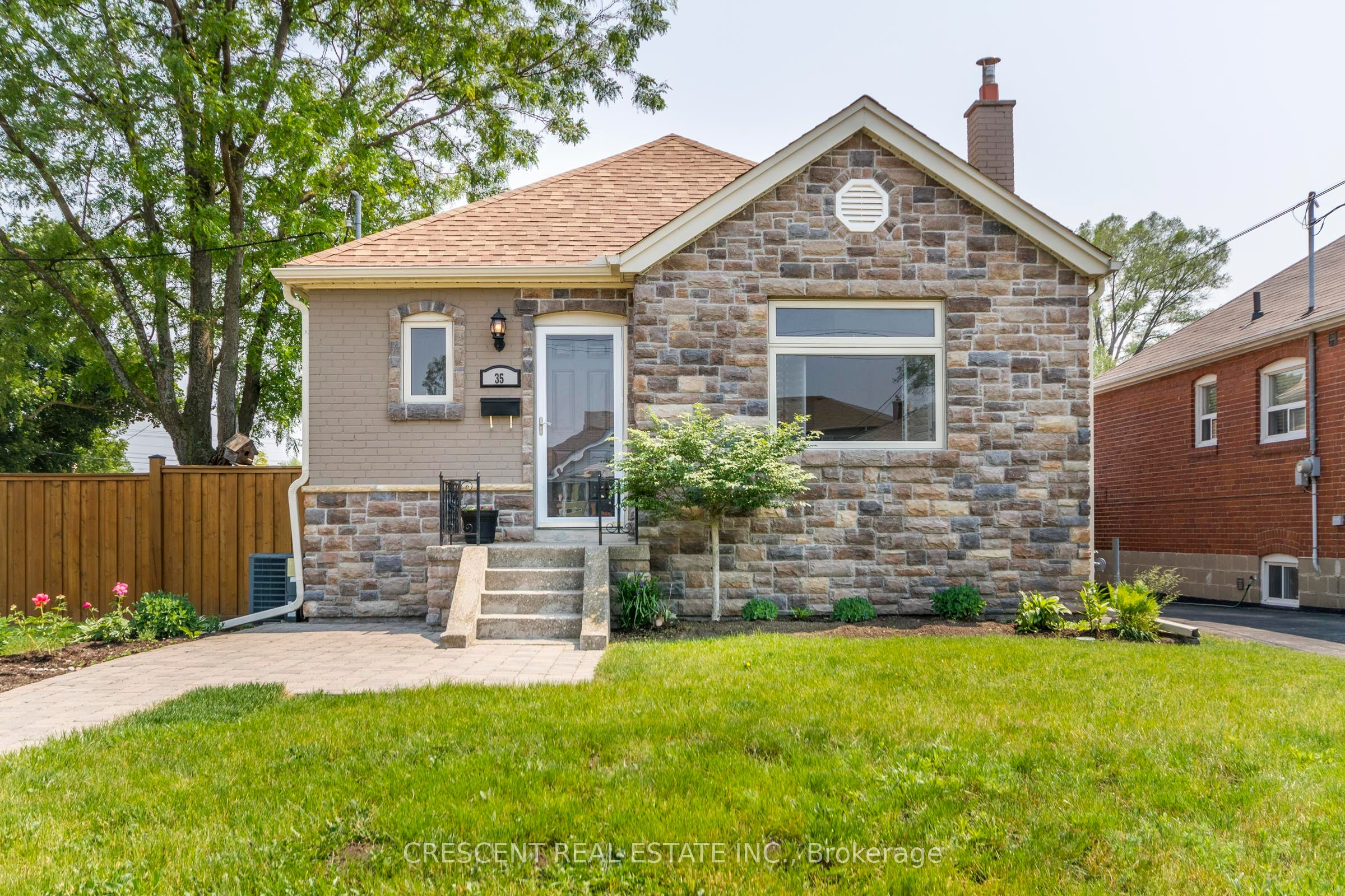 35 Ellins Avenue Property Photo 1