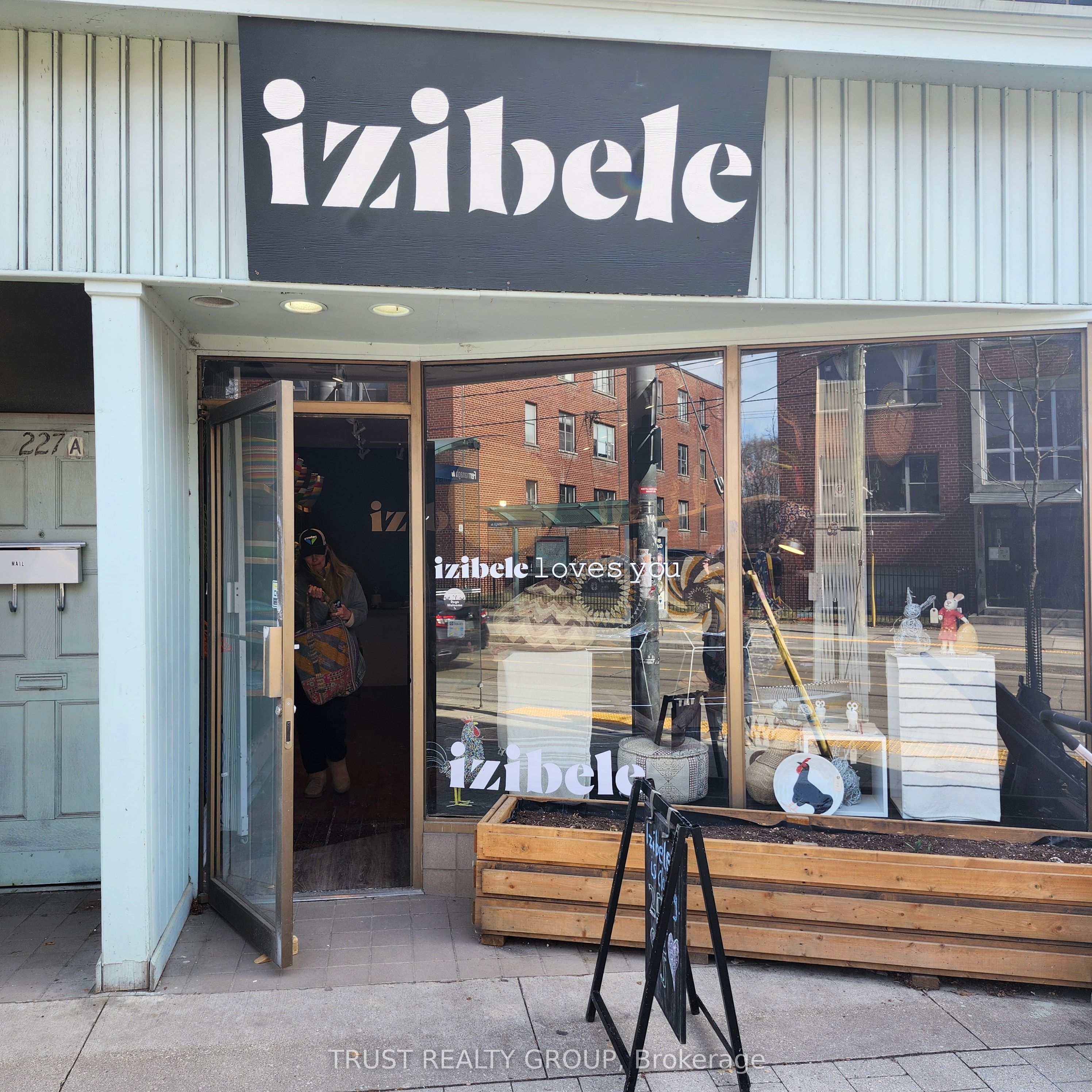 227 Roncesvalles Avenue Property Photo 1