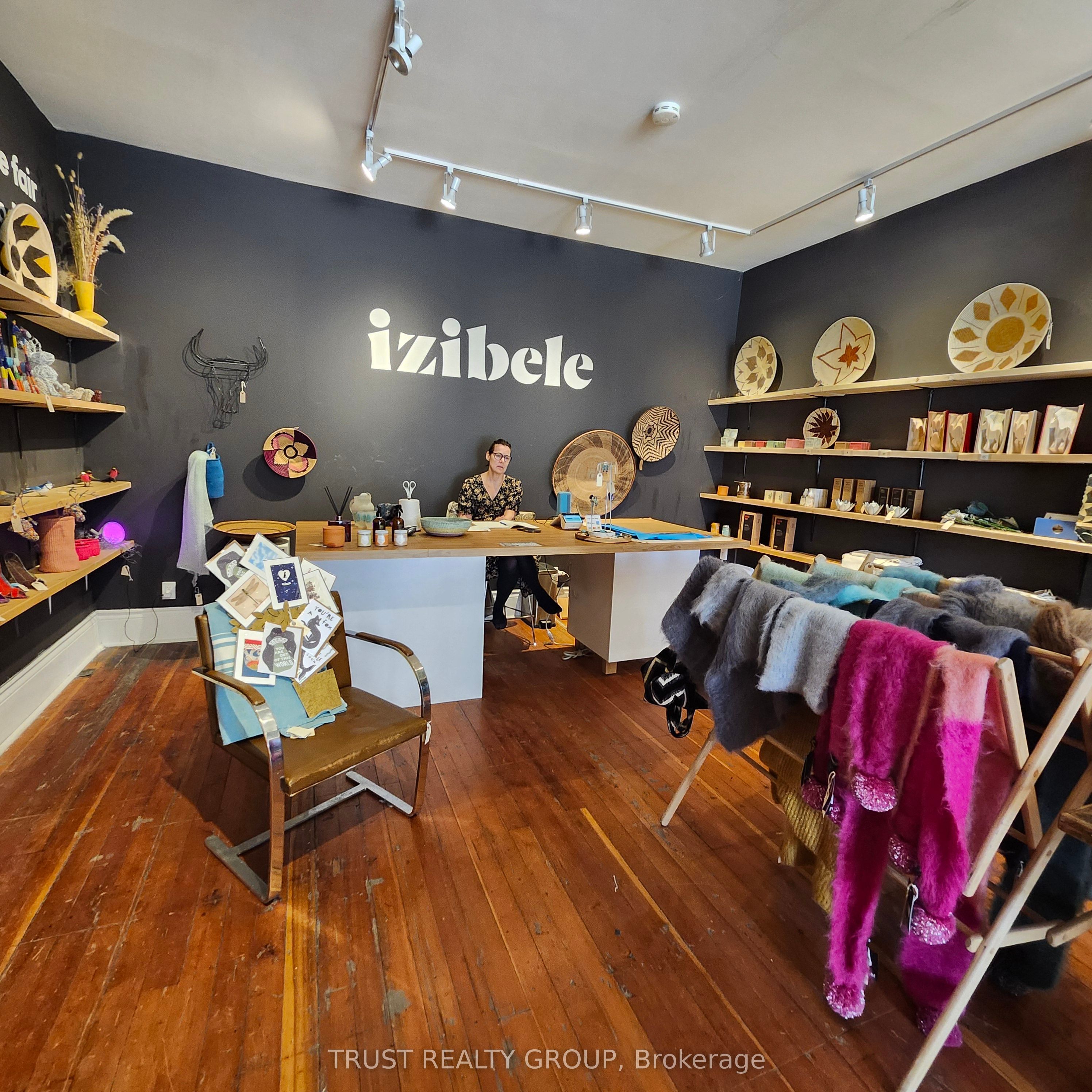 227 Roncesvalles Avenue Property Photo 2