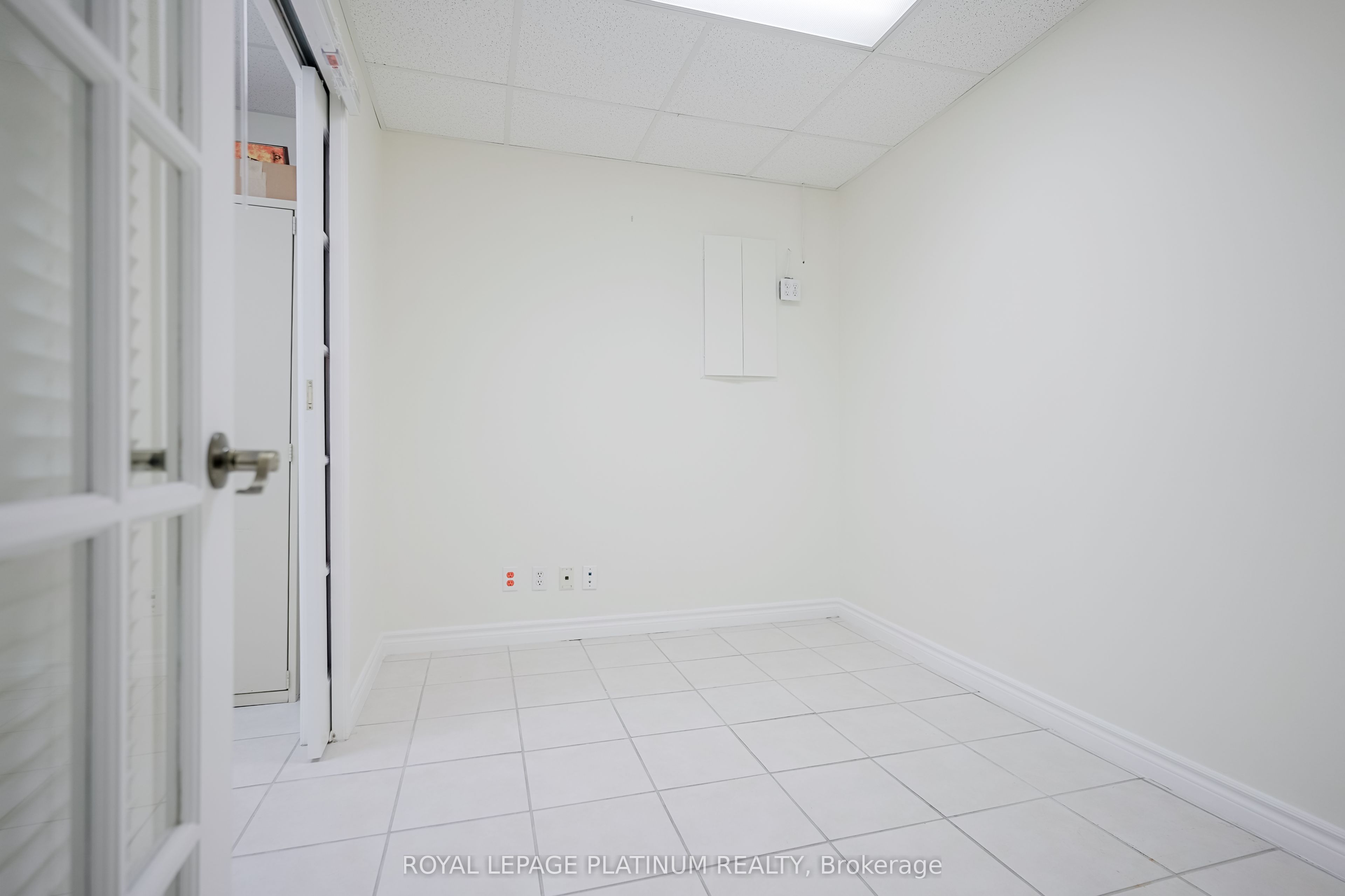 #36 - 6033 Shawson Drive Property Photo 8