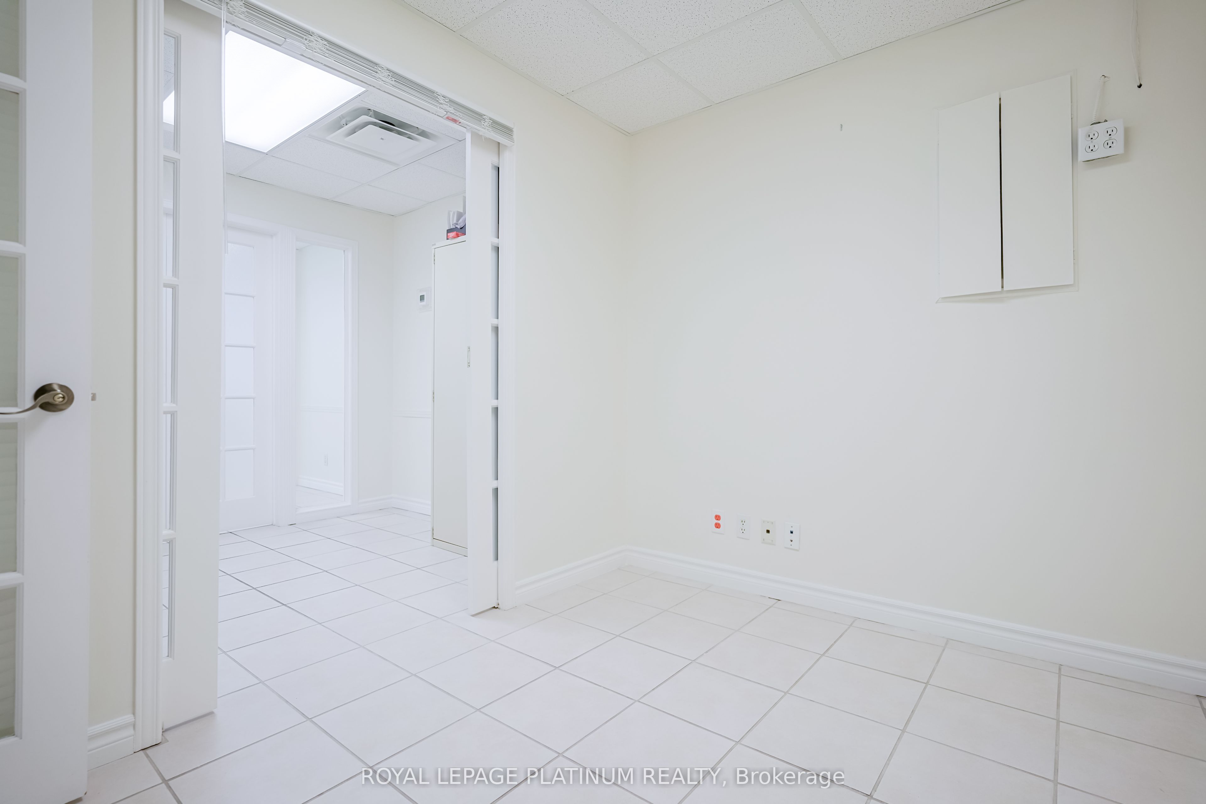 #36 - 6033 Shawson Drive Property Photo 9