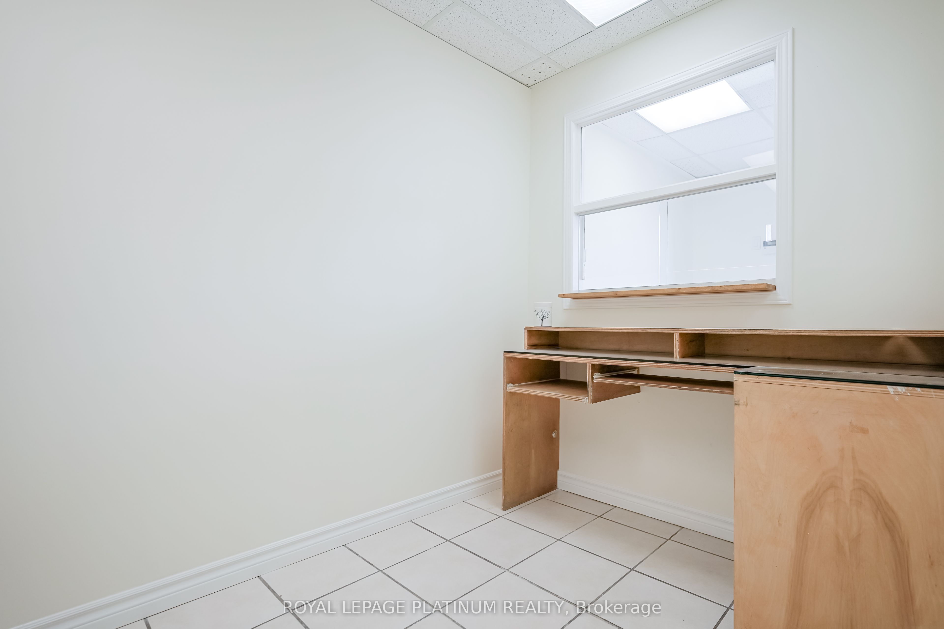 #36 - 6033 Shawson Drive Property Photo 11