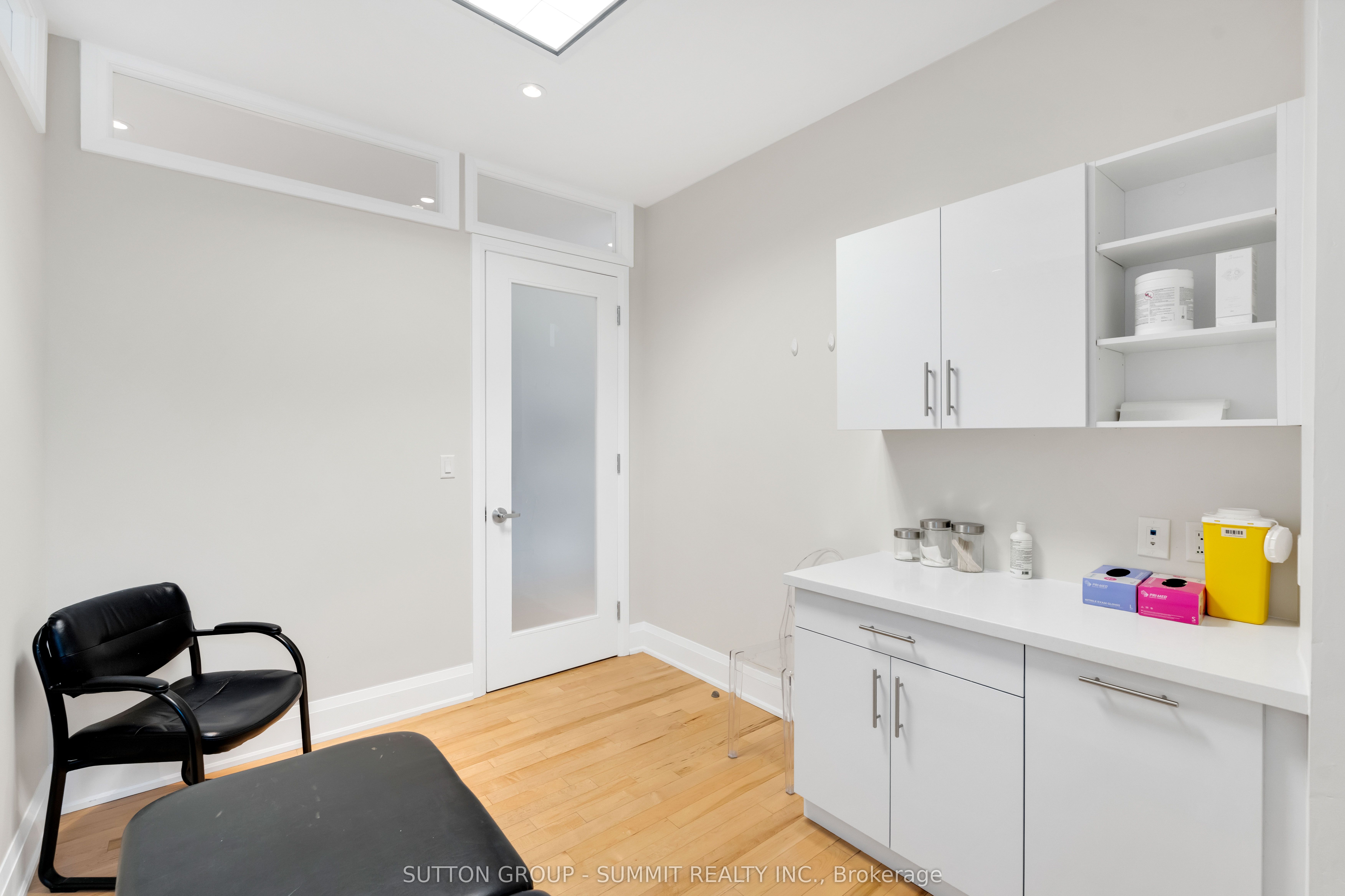 #1 - 2390 Bristol Circle Property Photo 16