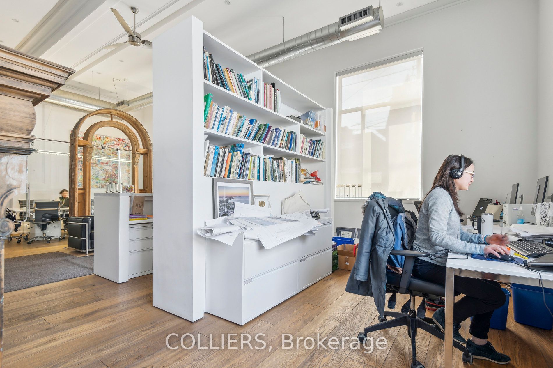 421 Roncesvalles Avenue Property Photo 6
