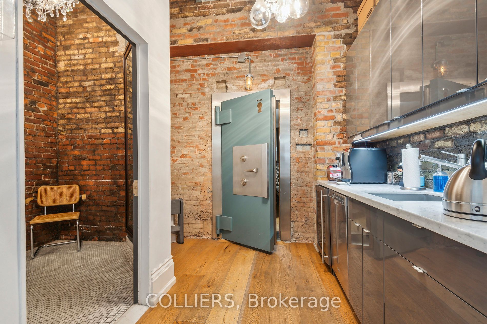 421 Roncesvalles Avenue Property Photo 10