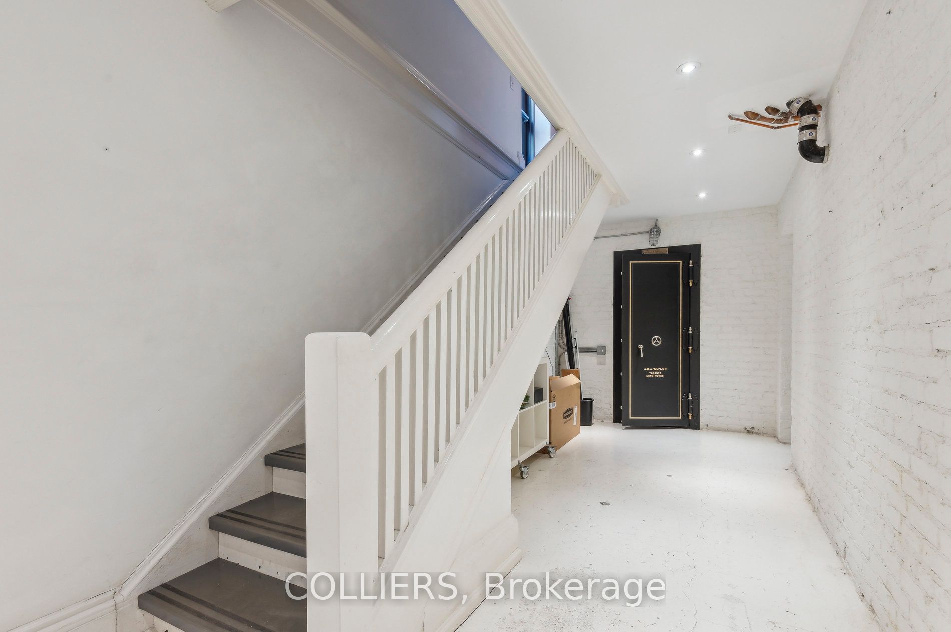 421 Roncesvalles Avenue Property Photo 11