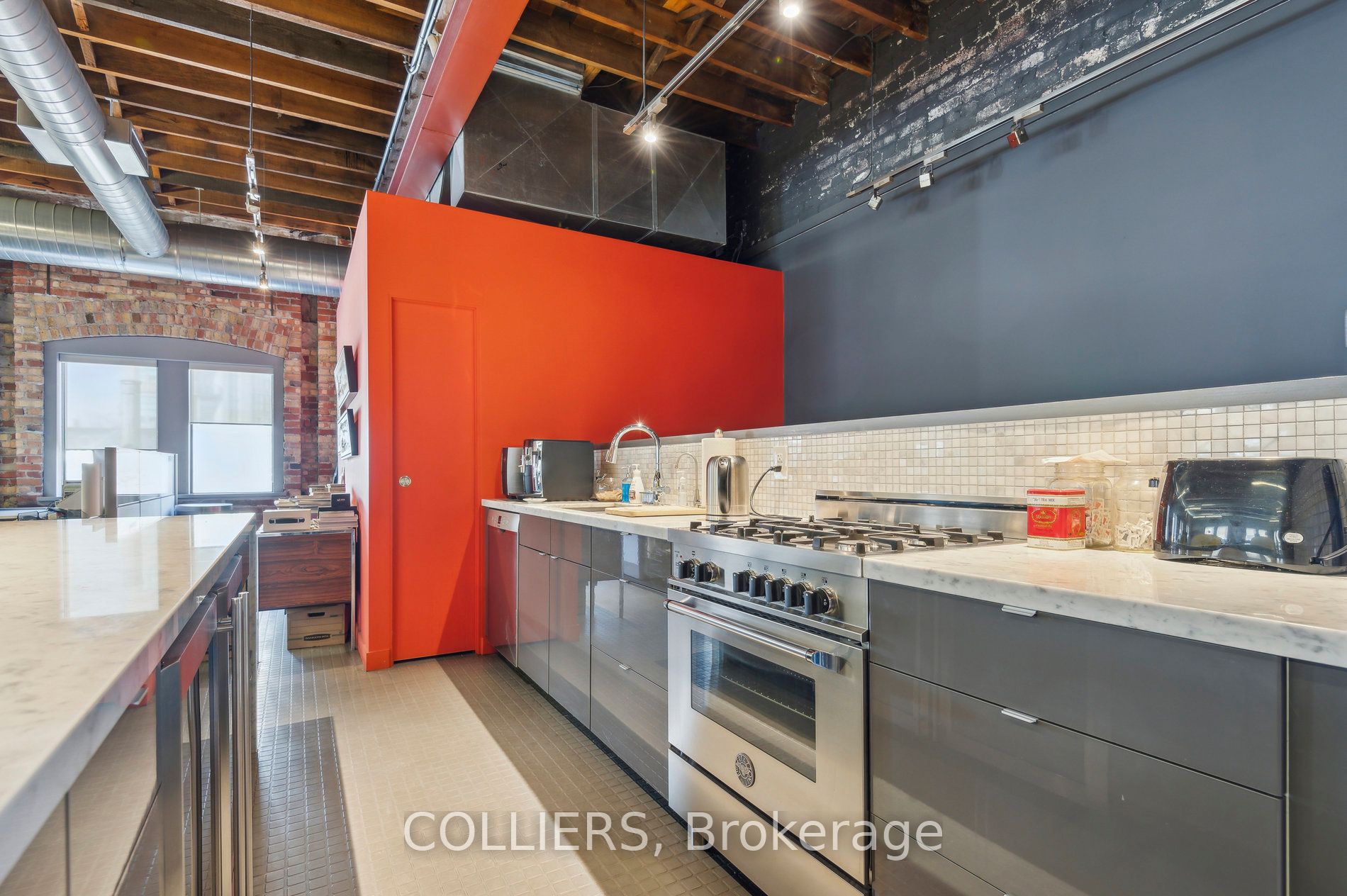 421 Roncesvalles Avenue Property Photo 14