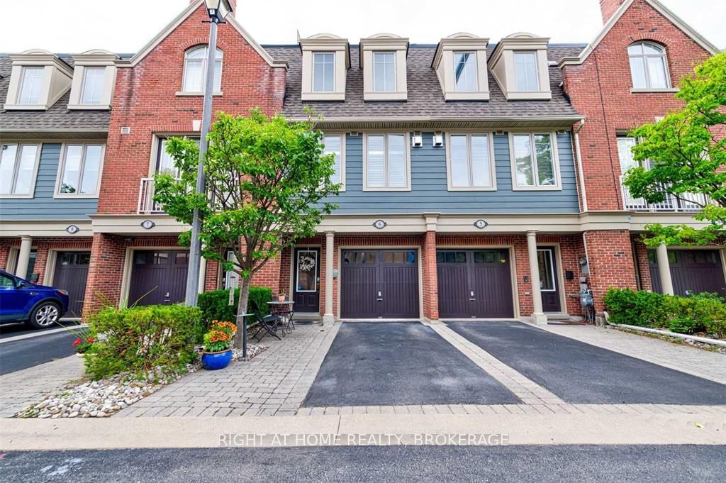 #6 - 99 Brant Street Property Photo