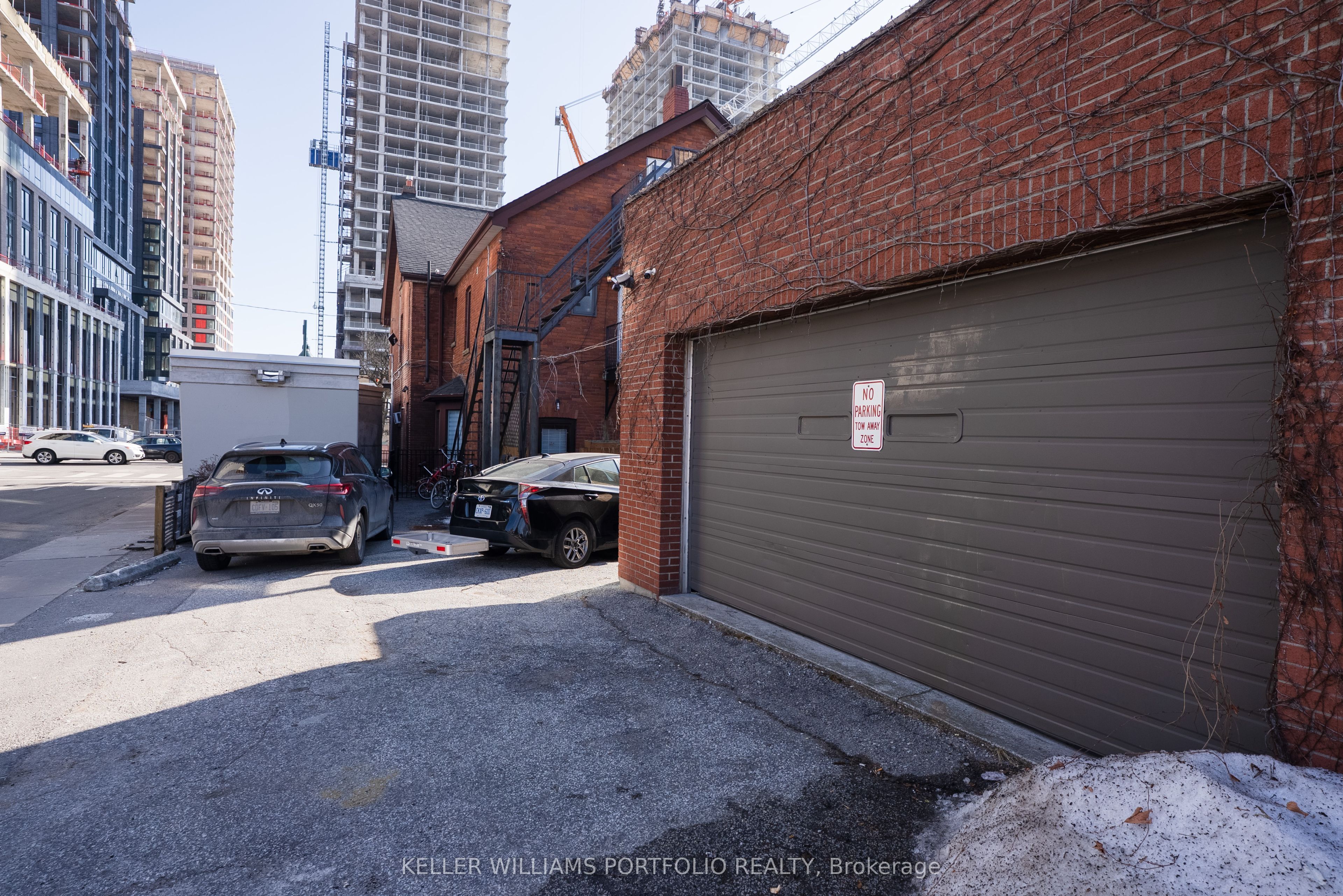 1156 Bloor Street Property Photo 5