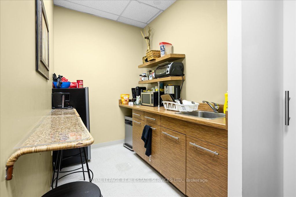 414 North Service Road E 200 Property Photo 21