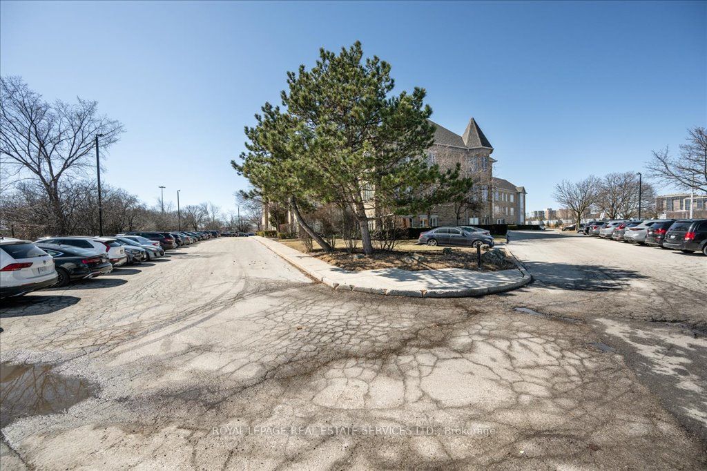 414 N Service Rd E Property Photo 32