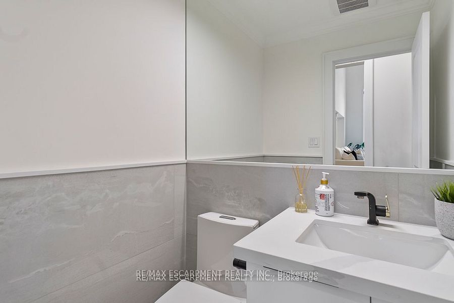 2455 Bon Echo Drive Property Photo 28