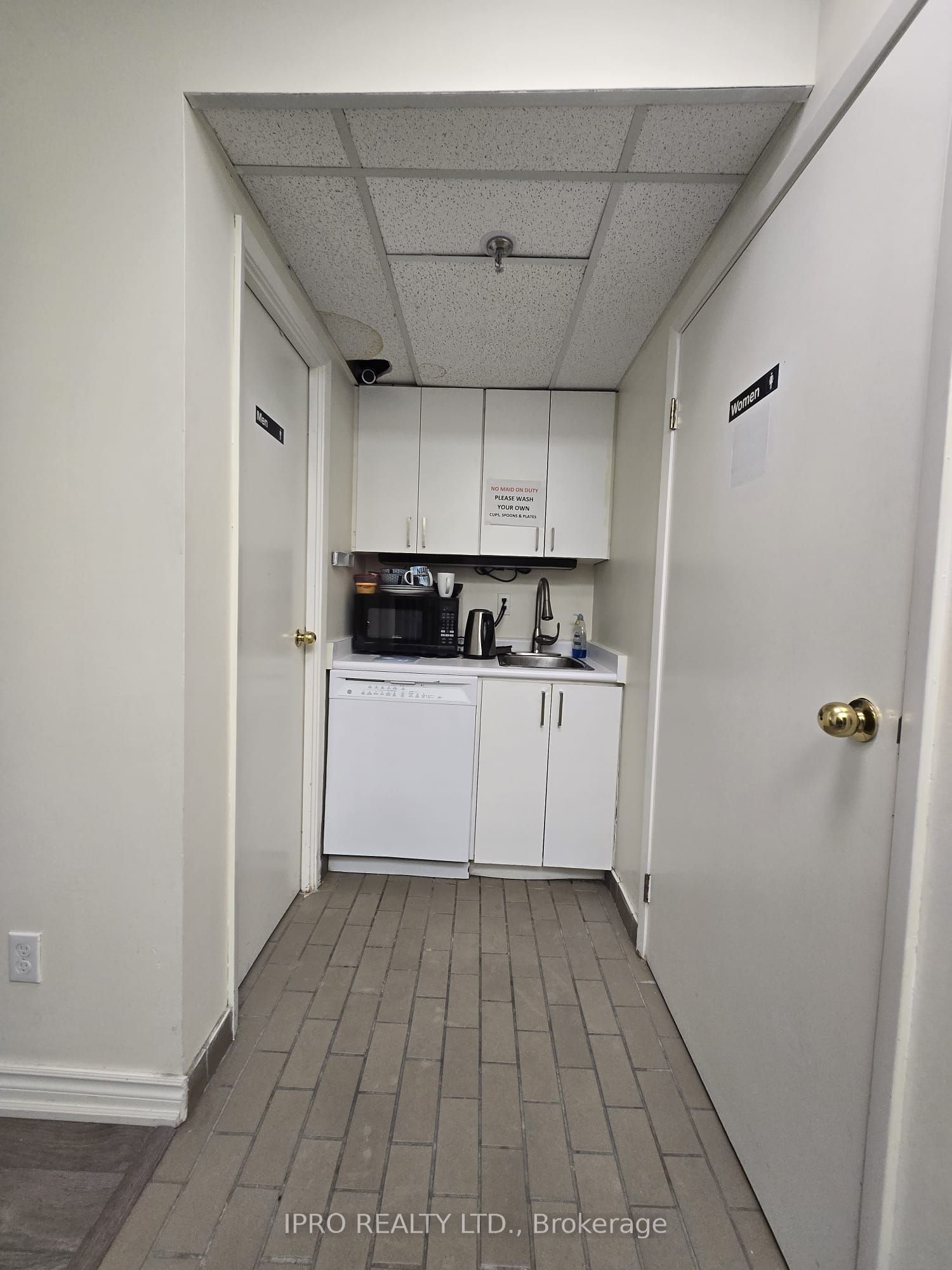 #4 - 5805 Whittle Road Property Photo 6