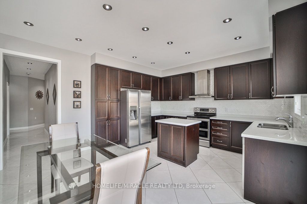 15 Fieldstone Lane Ave Property Photo 2