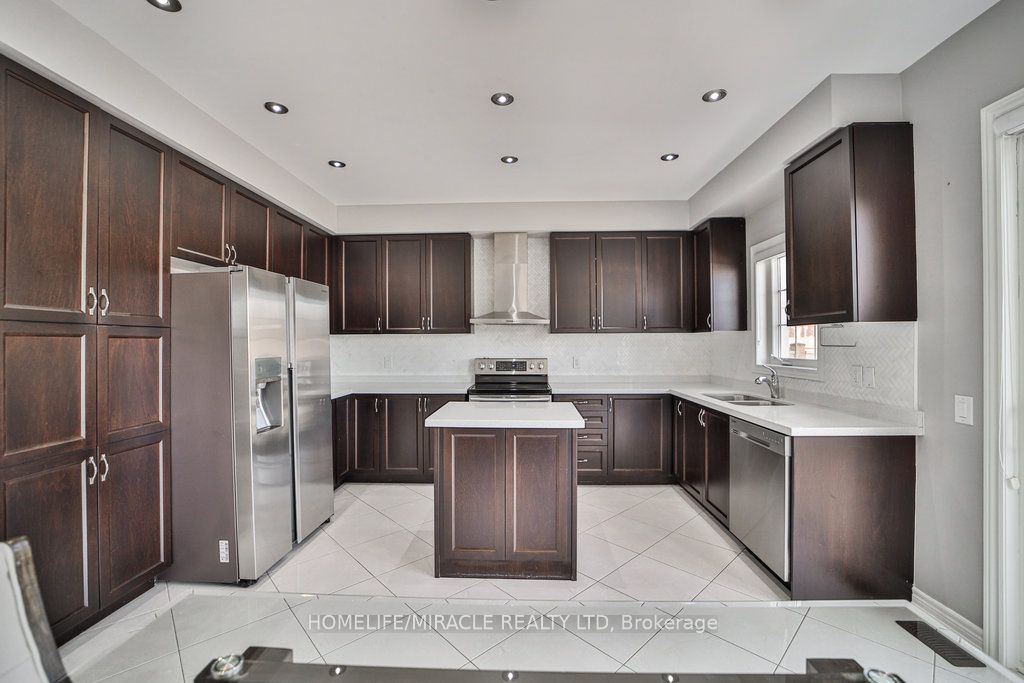 15 Fieldstone Lane Ave Property Photo 4