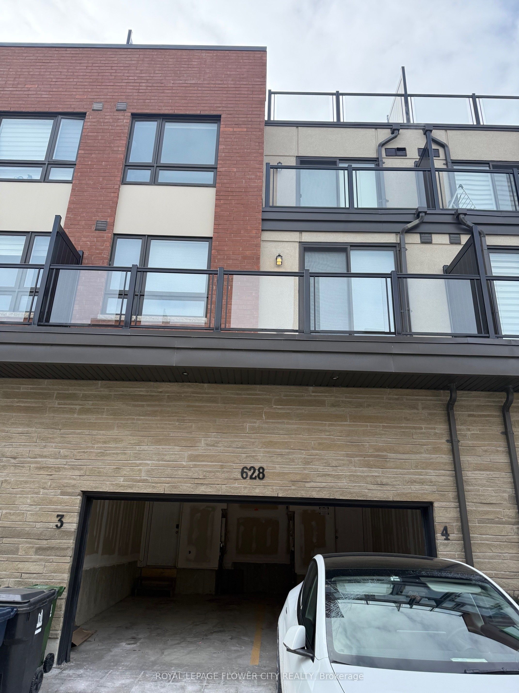 #4 - 628 Rexadale Boulevard Property Photo