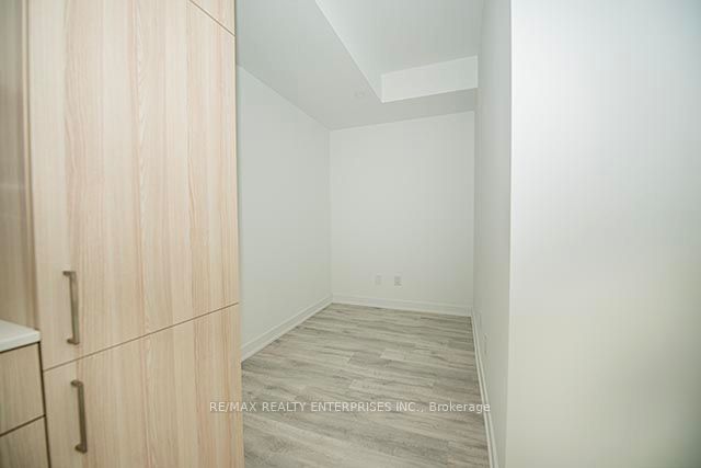 215 Lakeshore Road W 345 Property Photo 11