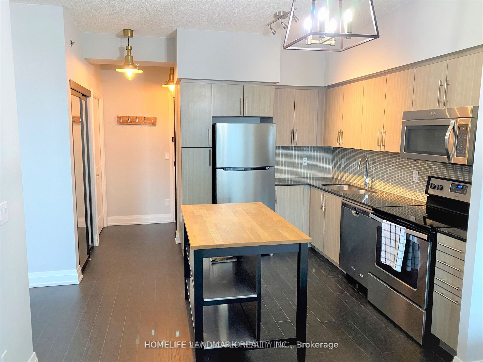 #1408 - 65 Speers Road Property Photo 6