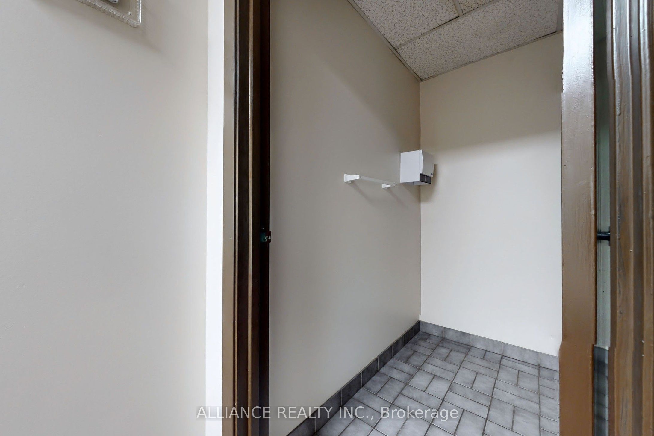 #2nd Floor - 365 Watline Avenue Property Photo 27