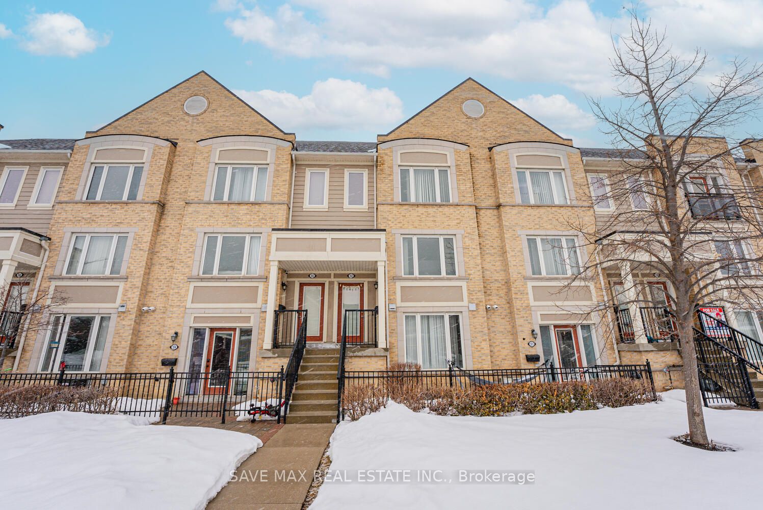 #102 - 60 Fairwood Circle Property Photo 1