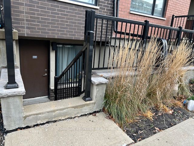 #5 - 157 William Duncan Road Property Photo