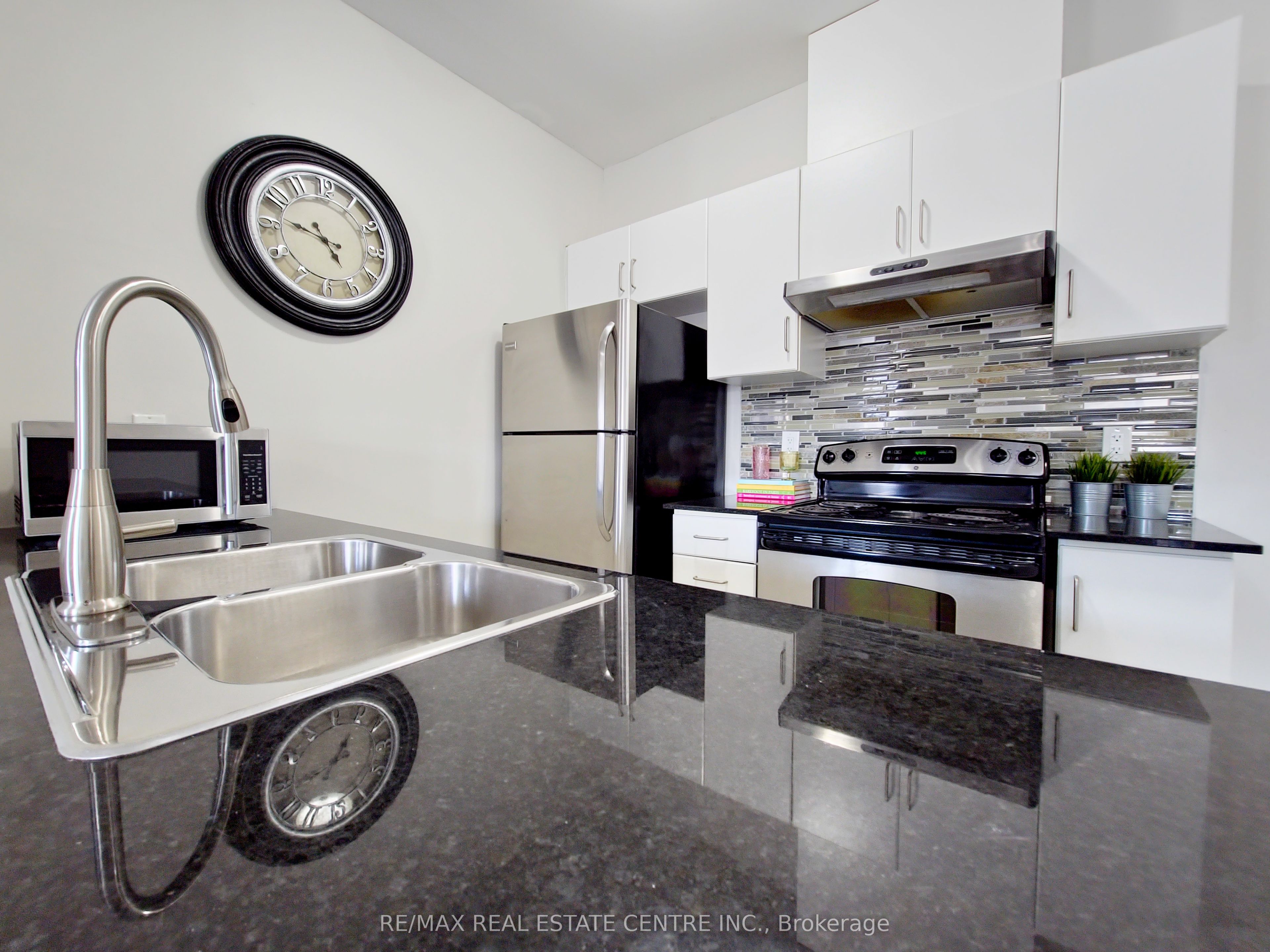 1360 Costigan Rd Property Photo 9